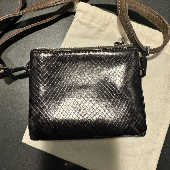 Hammitt Small Levy Crossbody Wallet Adjustable Strap Leather Olivine Snake - Picture 7 of 11